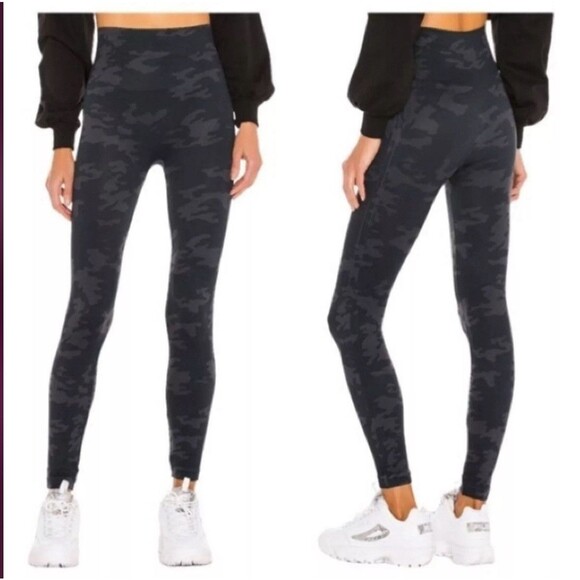 New SPANX Camo Look At Me Now Seamless Leggings XS limited edition - Picture 2 of 8